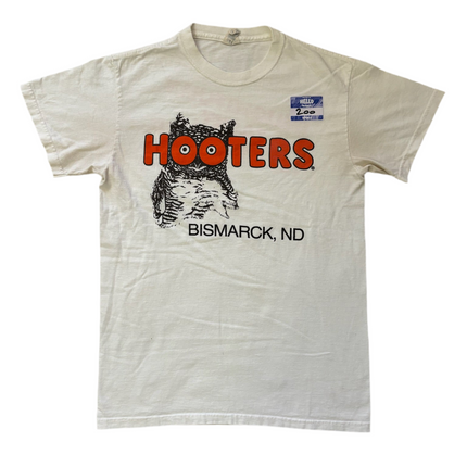 Hooters tee