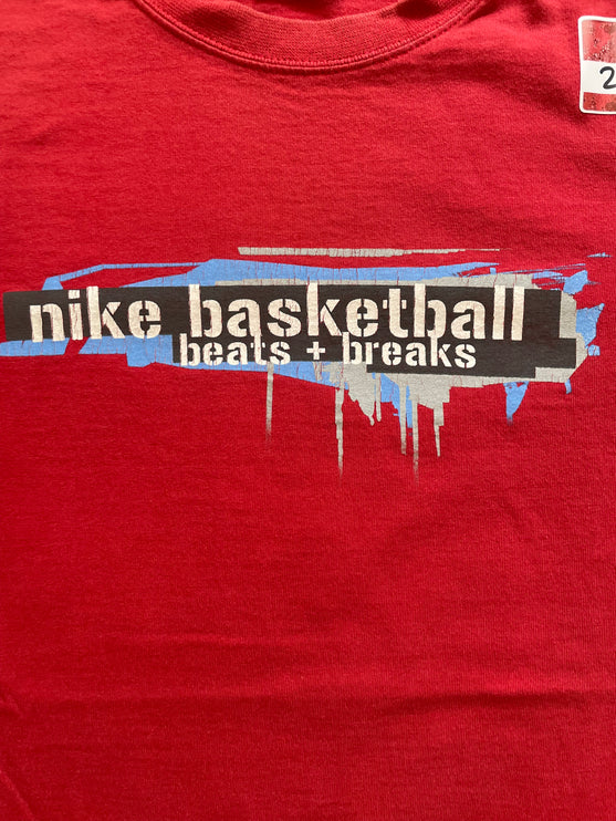 Nike basketball beats+breaks tee