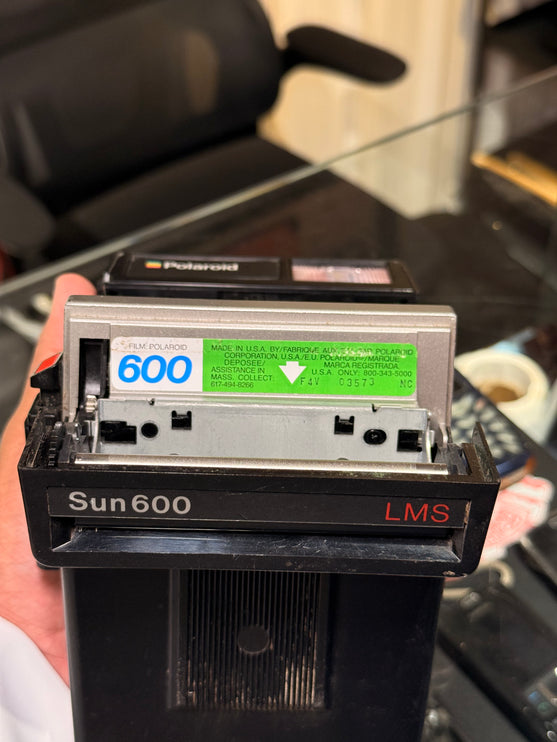 Polaroid Sun600 LMS 1983-1985 Camera + 1 Free Film Pack