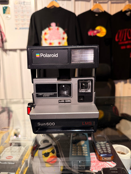Polaroid Sun600 LMS 1983-1985 Camera + 1 Free Film Pack