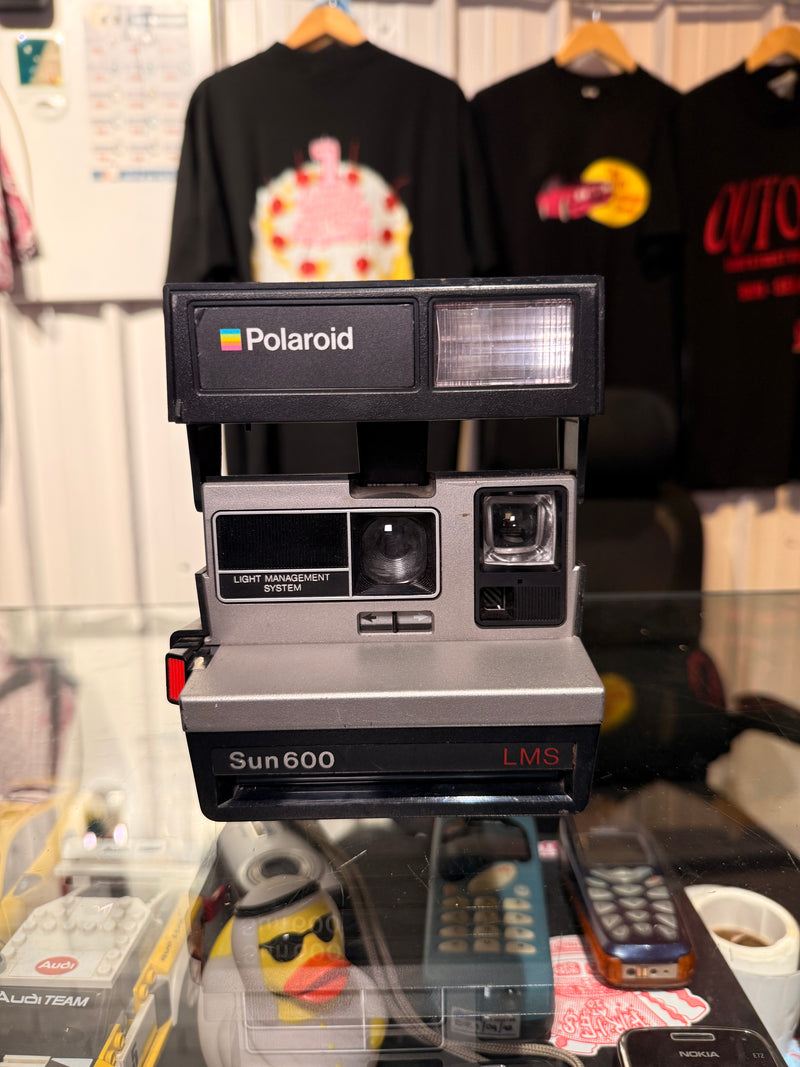 Polaroid Sun600 LMS 1983-1985 Camera + 1 Free Film Pack