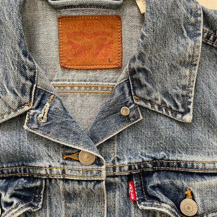 Female’s levi’s denim jacket