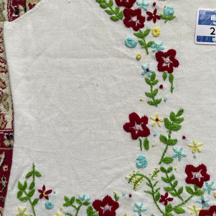 White flower embroidered top