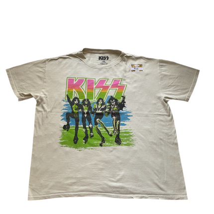 KISS tee