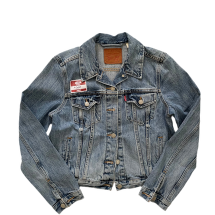 Female’s levi’s denim jacket