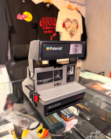 Polaroid Sun600 LMS 1983-1985 Camera + 1 Free Film Pack
