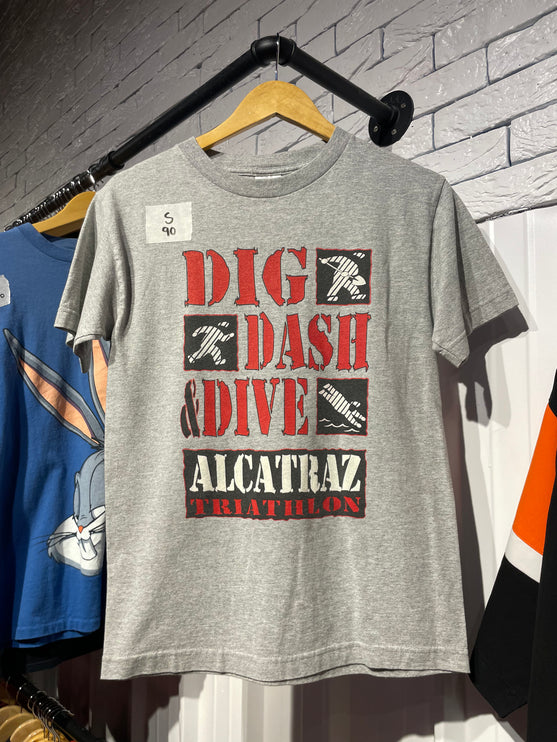 alcatraz triathlon tee