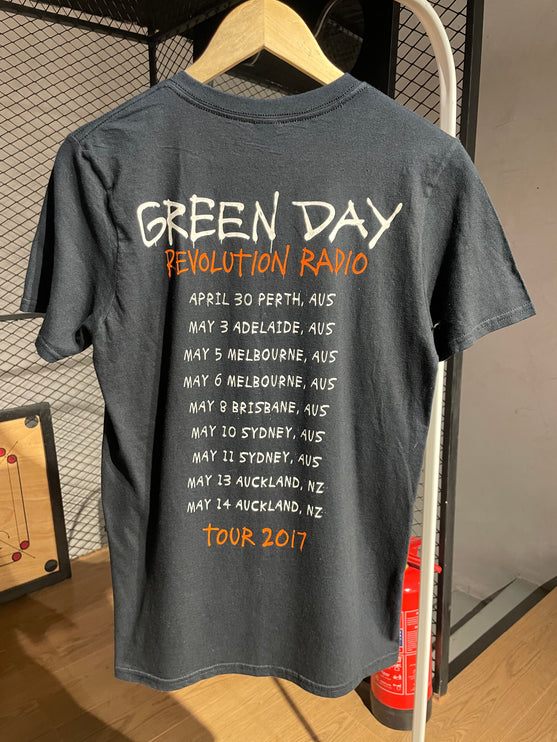 2017 GREEN DAY REVOLUTION RADIO TEE