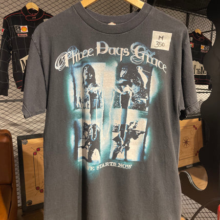 2010 THREE DAYS GRACE TEE