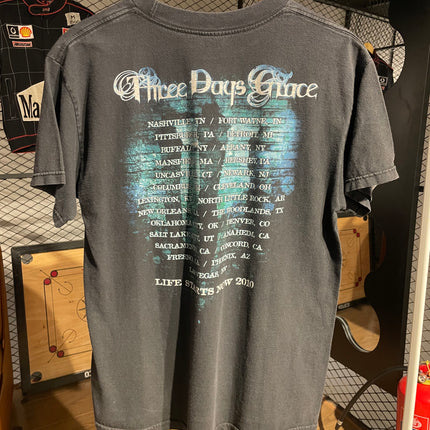 2010 THREE DAYS GRACE TEE