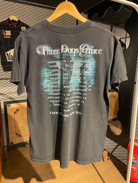 2010 THREE DAYS GRACE TEE