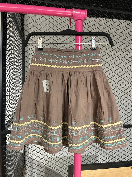 BROWN EMBROIDERED SKIRT WITH SYNCHING WAIST