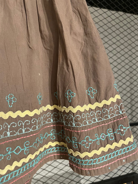 BROWN EMBROIDERED SKIRT WITH SYNCHING WAIST