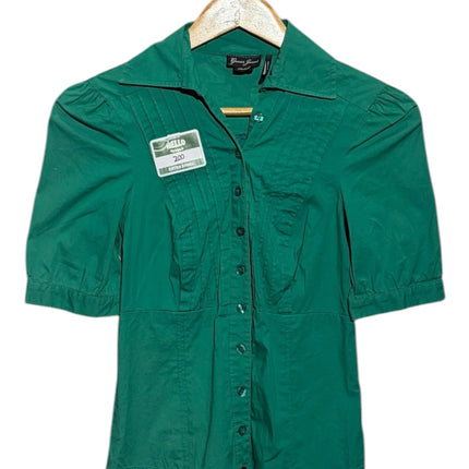 OutOf10 Guess Jeans emerald green short sleeve button-down shirt with puff shoulder detail and classic collar.