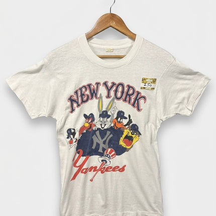OutOf10 vintage off-white cotton t-shirt featuring Looney Tunes characters in New York Yankees gear graphic print