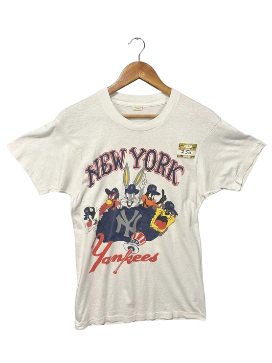 OutOf10 vintage off-white cotton t-shirt featuring Looney Tunes characters in New York Yankees gear graphic print