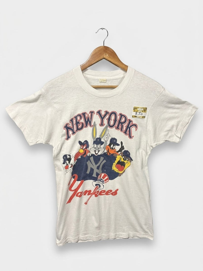 OutOf10 vintage off-white cotton t-shirt featuring Looney Tunes characters in New York Yankees gear graphic print